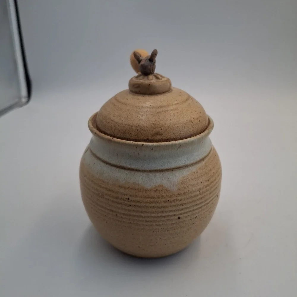 Vintage Linda Wieck 1985 Ceramic Honey Pot Jar Lid Dipper Bee Figurine Stoneware